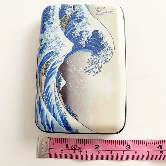 Armored Wallet Credit Card Case with RFID Data Theft Protection - Picture 7 of 8